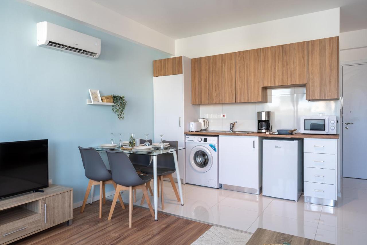 Livia Studio Apartment In Larnaca Luaran gambar