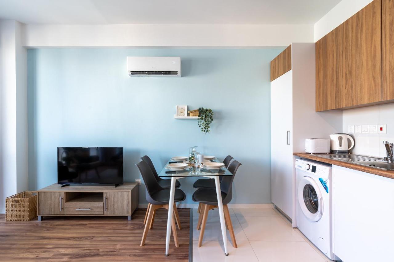 Livia Studio Apartment In Larnaca Luaran gambar