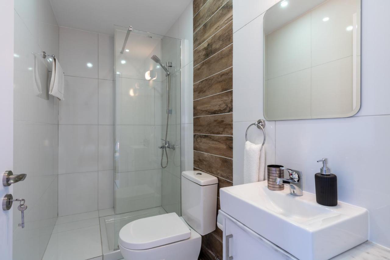 Livia Studio Apartment In Larnaca Luaran gambar